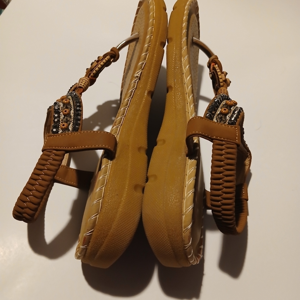 Unbranded Cute Slip On Sandals. Beaded And Sequin Decorations. Size 7.5 - Picture 5 of 6
